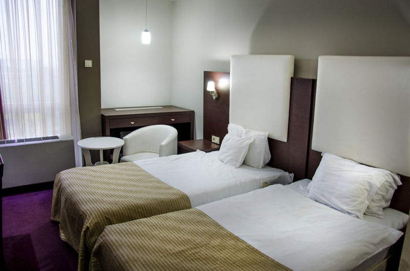 Hotel Continental Skopje Esterno foto