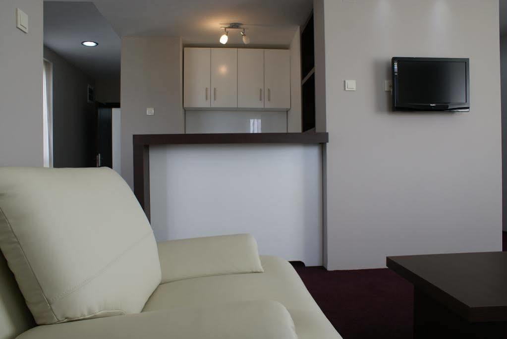 Hotel Continental Skopje Esterno foto