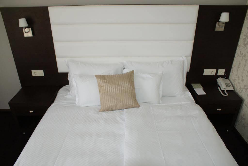 Hotel Continental Skopje Esterno foto
