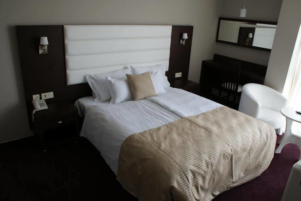 Hotel Continental Skopje Esterno foto