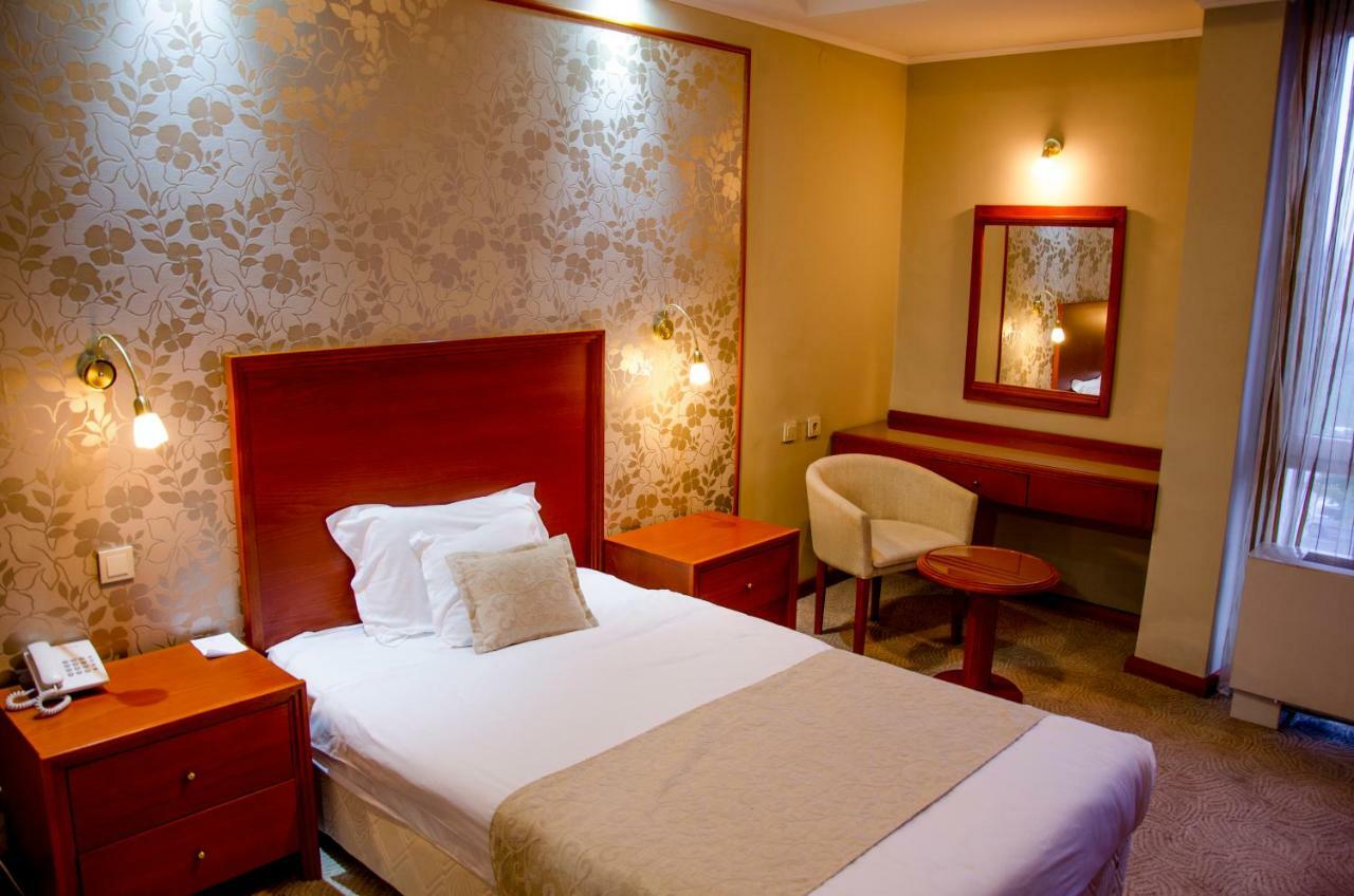 Hotel Continental Skopje Esterno foto