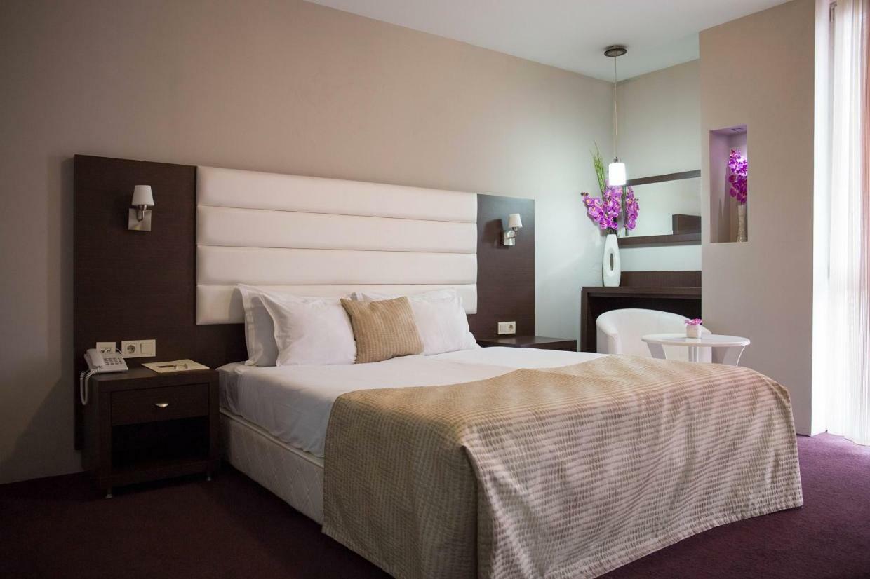 Hotel Continental Skopje Esterno foto