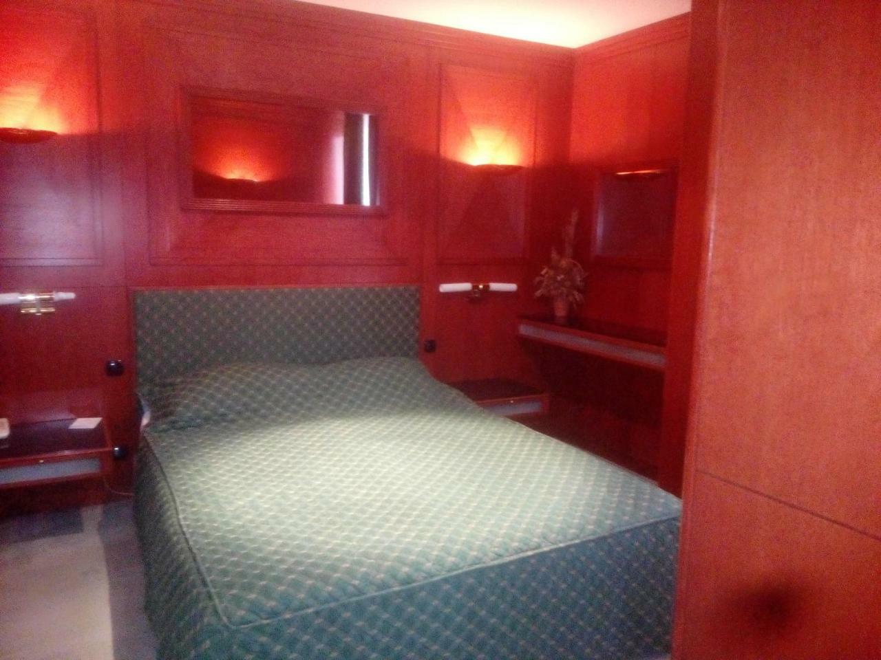 Hotel Continental Skopje Esterno foto