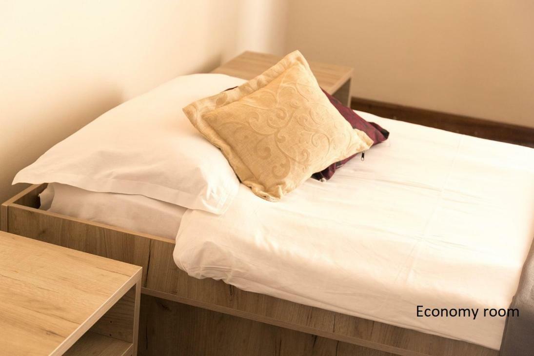 Hotel Continental Skopje Esterno foto