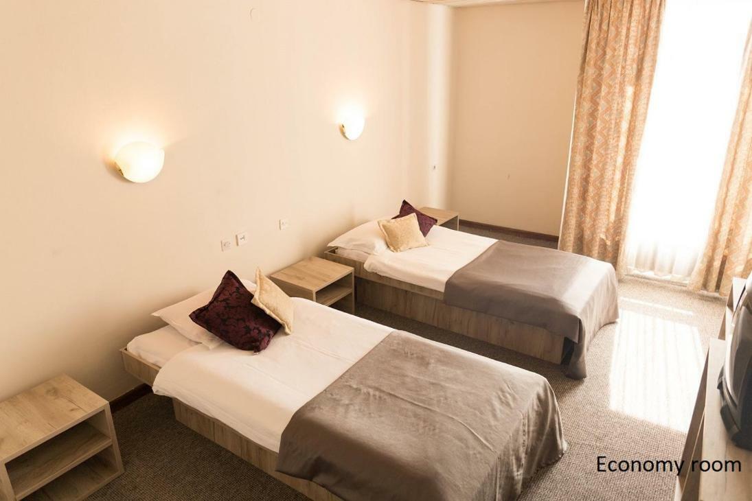Hotel Continental Skopje Esterno foto
